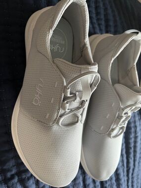 Ryka Light Gray Slip-On Casual Walking Sneakers size 7.5